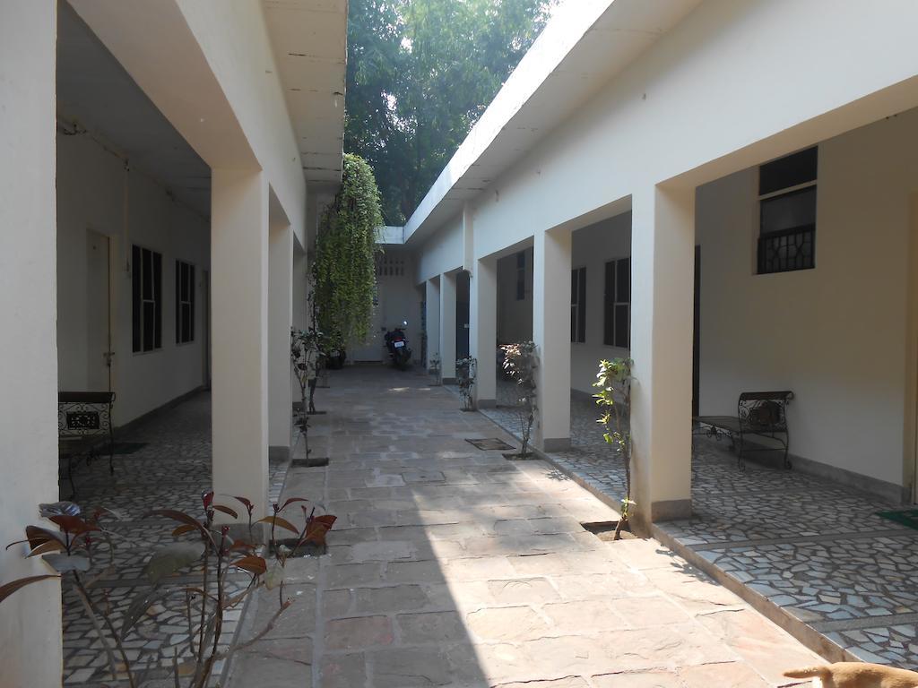 Hotel Sheela, 100M From Taj Mahal Agra  Exterior photo