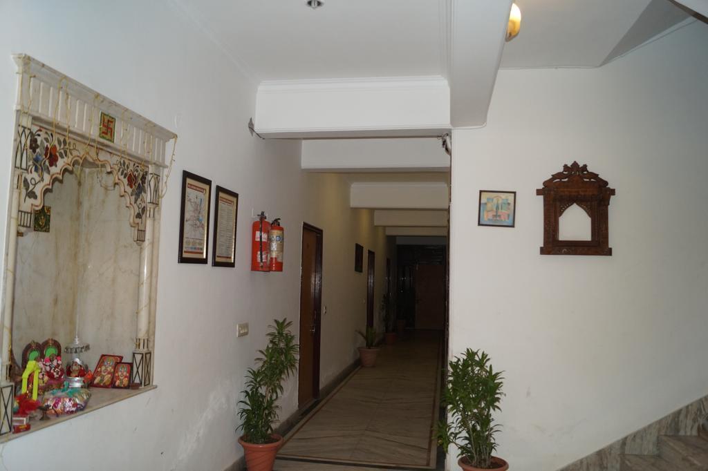 Hotel Sheela, 100M From Taj Mahal Agra  Exterior photo